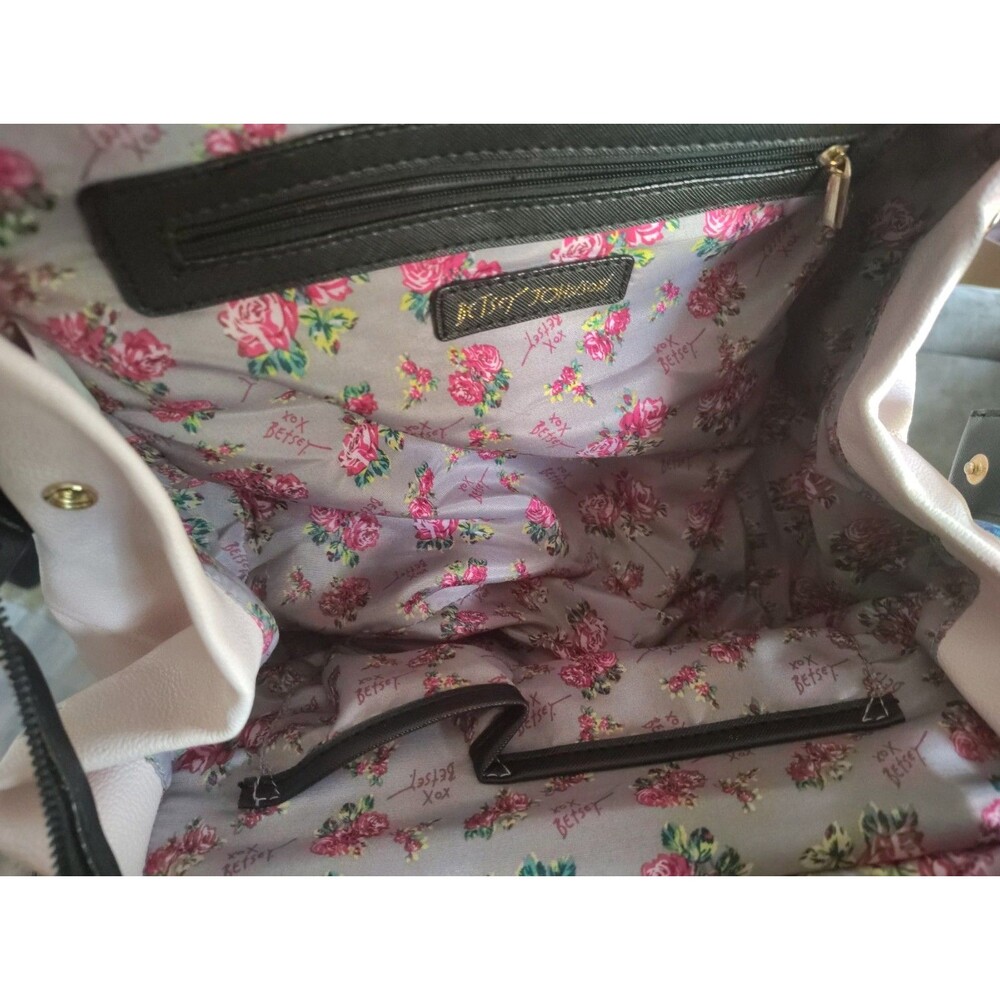 New Betsy Johnson Satchel Purse in Black with Varied Pink Roses Cottage Core Y2K - Picture 12 of 15